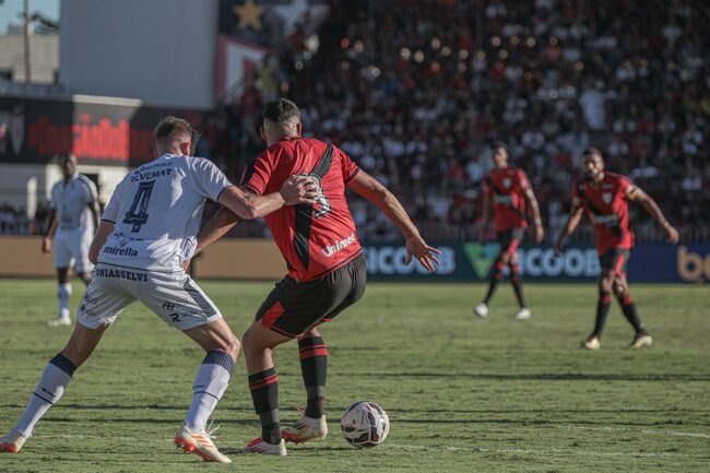 Màn so tài gay cấn giữa Atletico Goianiense vs CRB AL